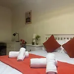 Beautiful 3-Bedroom Apartment In Central B\'Ham