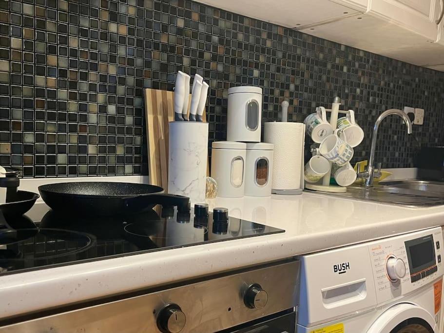 Apartment Beautiful 3-bedroom In B'ham